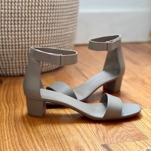 NWOT Vince Leather Rita City Sandals - Grey